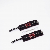 Черные кожаные наручники с красным декором и строчкой - Crazy Handmade - купить с доставкой в Петрозаводске