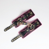 Черные кожаные наручники с розовой строчкой - Crazy Handmade - купить с доставкой в Петрозаводске