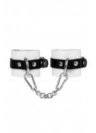 Бело-черные кожаные наручники с одним ремешком с люверсами - Pecado - купить с доставкой в Петрозаводске