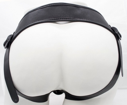 Реалистичный фаллоимитатор с мошонкой на трусиках Харнесс - 16,5 см. - LOVETOY (А-Полимер) - купить с доставкой в Петрозаводске