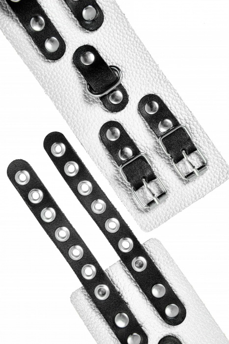 Бело-черные наручники с двумя ремешками и люверсами - Pecado - купить с доставкой в Петрозаводске