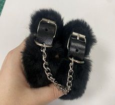 Черные наручники на цепи с меховой опушкой - Лунный свет - купить с доставкой в Петрозаводске