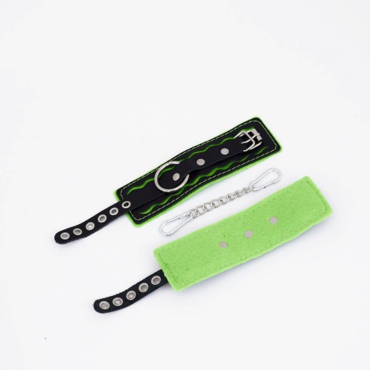 Черно-зеленые кожаные наручники с зеленой строчкой - Crazy Handmade - купить с доставкой в Петрозаводске