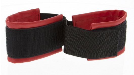Полиуретановые манжеты для фиксации рук вместе Bound Together Wrist Restraints - Blush Novelties - купить с доставкой в Петрозаводске